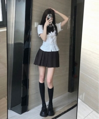 晴兒 158cm C 43kg 21歲      外表清純脫俗 聲音輕柔甜美撫人心弦 舉手投足盡顯溫柔親