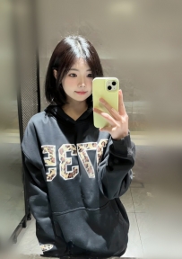 #短髮騷包學生妹 奈奈 158.C.45.20歲 有哥哥來陪她互相滿足的嗎?