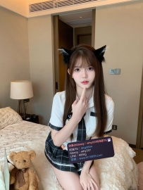 小鬼158cm.45.C奶.22歲 #學生妹 妹妹一直以來毫不避諱展現自己好身材，在學校也總是喜