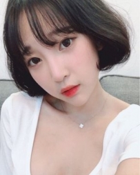 楊欣  22歲 162   46  C   身材剛剛好 很好摸 胸型好看  很嫩 很奈斯的女生  可可愛愛