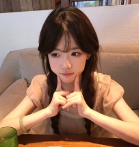 可晴 161/ 45kg / C/ 21歲 鄰家少女感，聲音軟糯  ✨ 無套吹 · 親親抱抱 · 黏人依偎