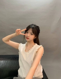 玥玥 158cm-45kg-C奶-20歲    服務：LG 69 愛愛 按摩  無套口    多節可玩各種騷姿