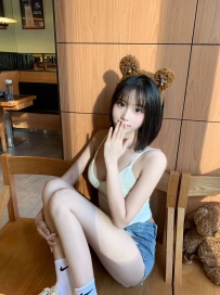 檸枕 165.48.D.22歲  長腿身姿好，外貌有清純可愛  騷穴粉嫩 快來一起”受教“吧