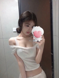 婉婉 19歲 158cm / 45kg / C+奶  聲音奶奶的，講話很輕，  適合想體驗「初戀感」的哥