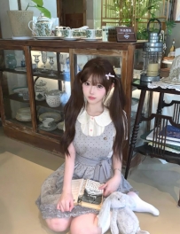 小沫 155cm 42kg B杯 19歲    小蘿莉類型 皮膚白皙 有點嬌羞甜美的笑容   活潑個性