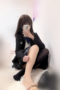 小梨｜155cm/43kg/B+奶/19歲 蘿莉系學生妹 真的小隻到一抱就整個收進懷裡 奶嫩皮白 服