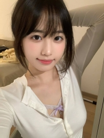 #屬於外悶內騷型 米妮 162 D+ 47kg 24歲 臉蛋漂亮 肌膚白皙嫩滑